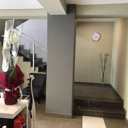 Alojamento de Acomodação e Pequeno-almoço Soleo Tirana