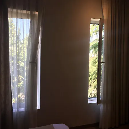 Alojamento de Acomodação e Pequeno-almoço Soleo Tirana