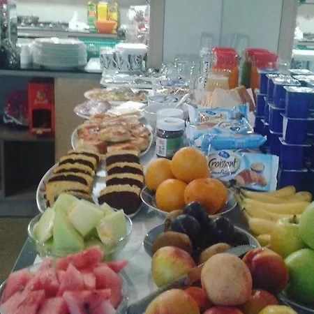 Alojamento de Acomodação e Pequeno-almoço Soleo Tirana